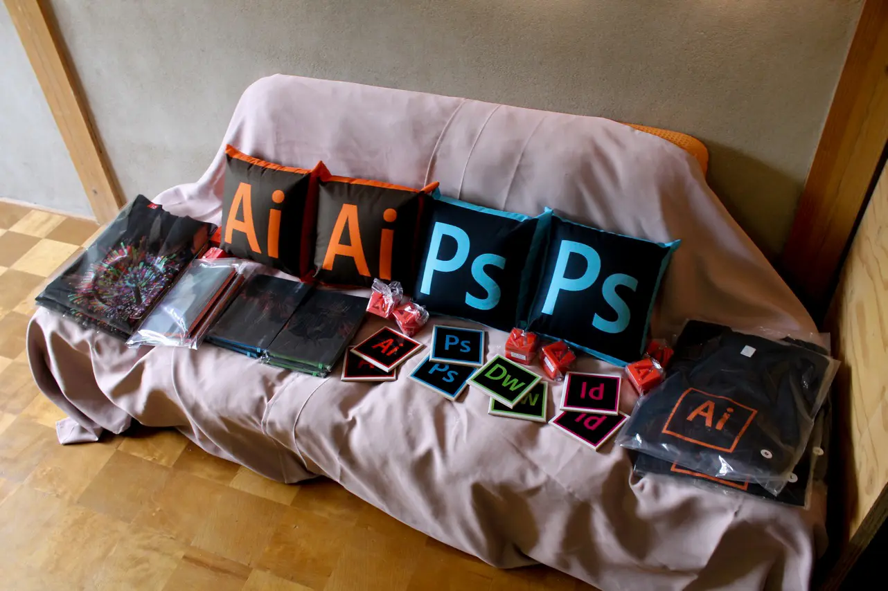 Adobeグッズ緊急輸入!Ariill DesignにてAdobeグッズ販売します