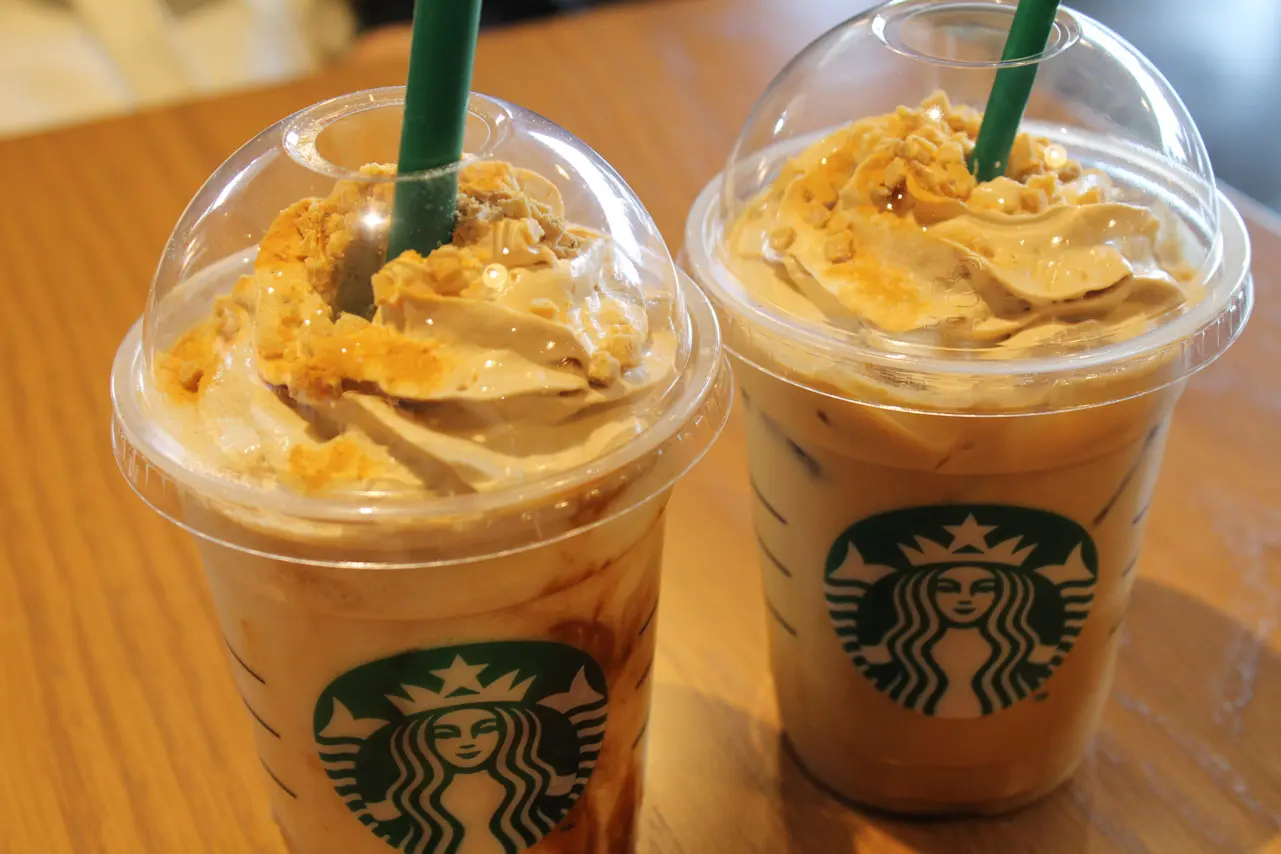 スタバの新作、「スノー ピーカン ナッツ フラペチーノ/ラテ」を