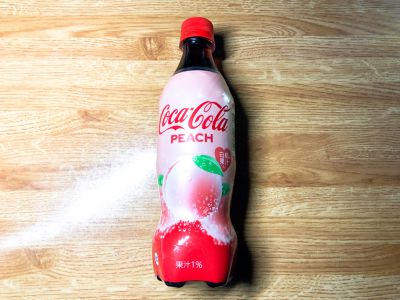 白桃果汁が入ってリニューアル！コカ・コーラの「コカ・コーラ ピーチ」を飲んでみた！