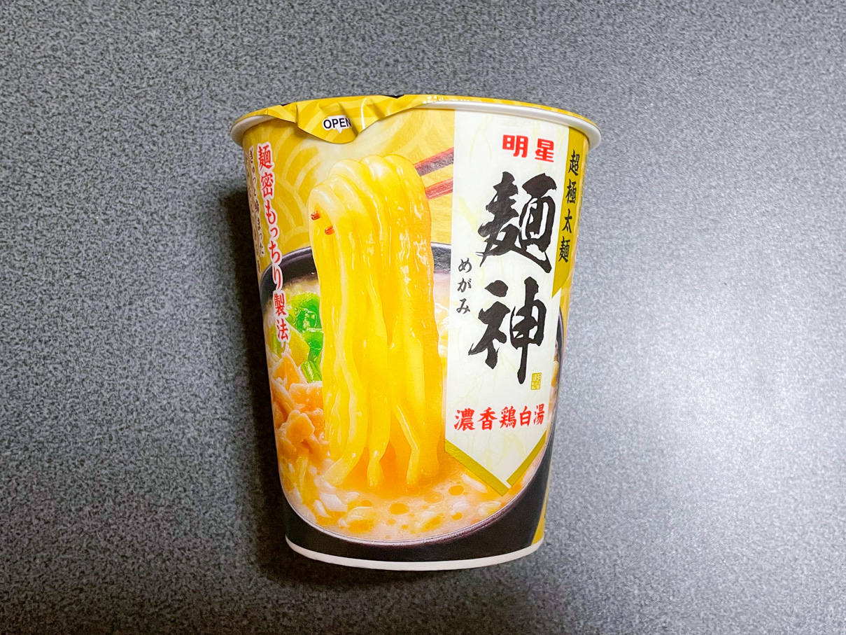 麺神カップ 濃香鶏白湯